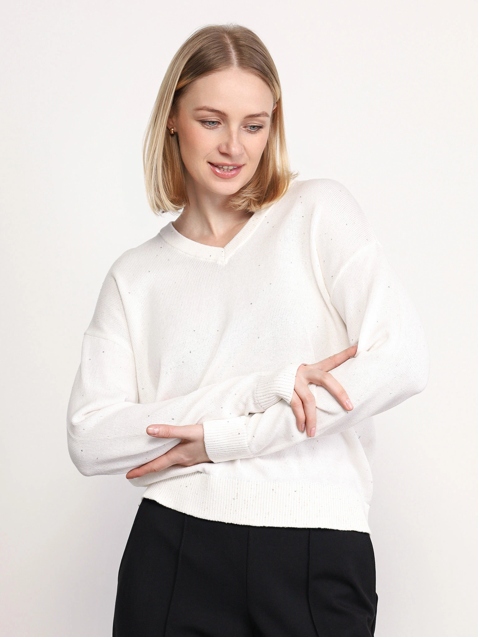 Пуловер белого цвета с пайетками из смесового хлопка